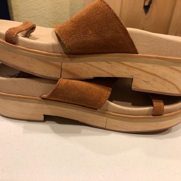 Free People ,Azure,nubuck  sandal 6 wood bottom - Picture 4 of 6